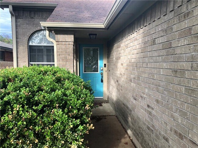 Building Photo - 7521 Peabody Dr