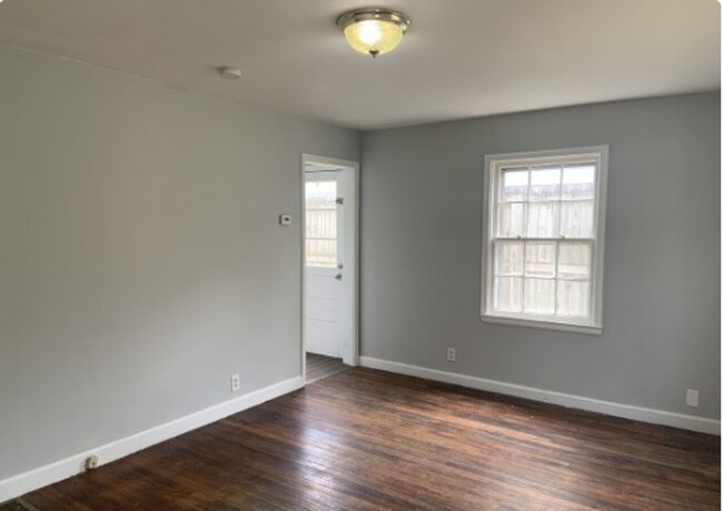 Building Photo - Cute 3 bedroom 1 bathroom house