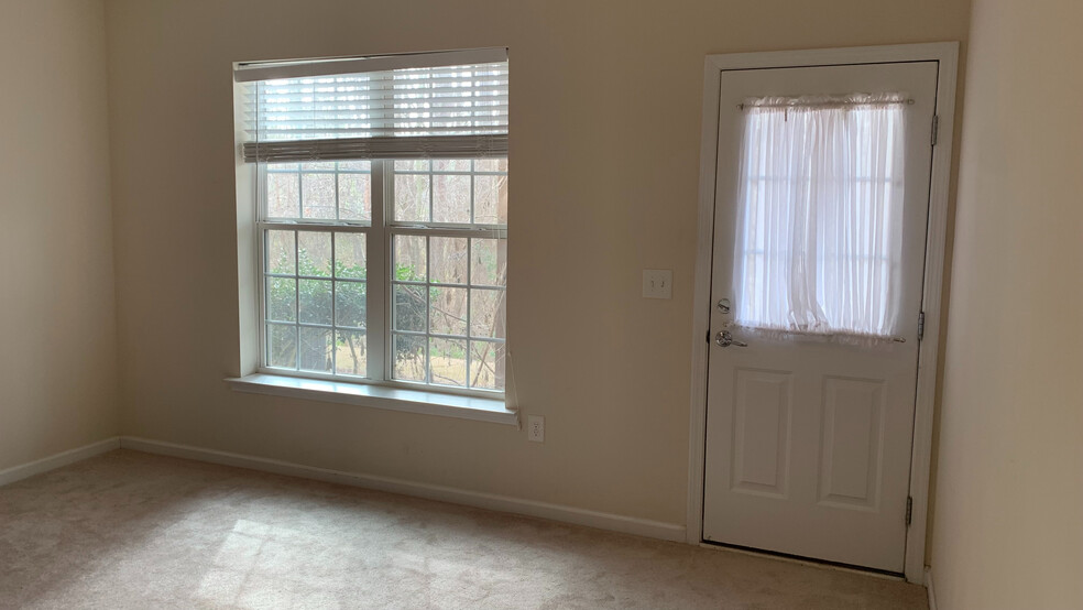 Building Photo - Room in Townhome on Macedonia Lake Dr