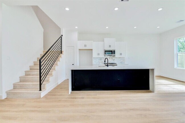 Building Photo - 5310 Denmark St