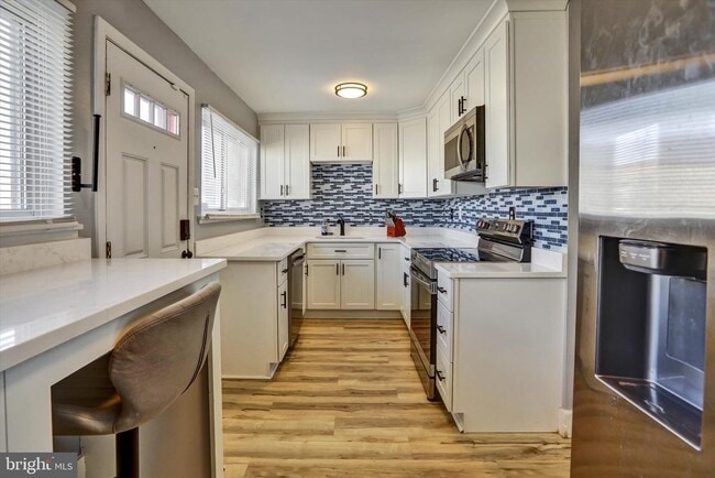 Building Photo - 63 Town Pines Ct