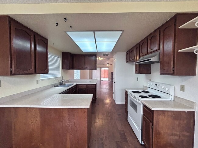 Building Photo - 1/3 OFF ONE MONTH RENT IF APPROVED AND MOVED IN BY 1/15