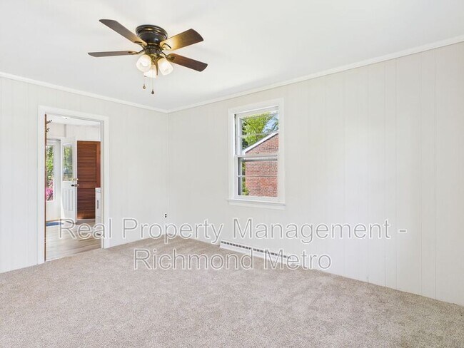 Building Photo - 8909 Avalon Dr