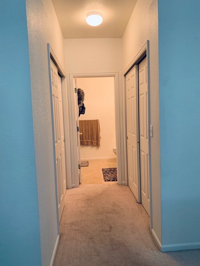Building Photo - 2 Bedroom, 2 Bath Condo with an attached g...