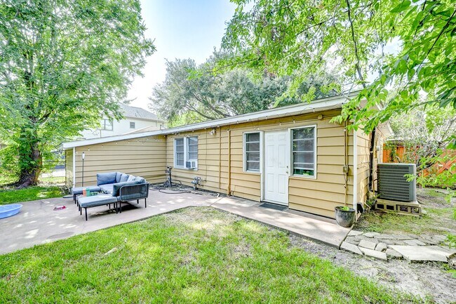 Building Photo - 4311 Ione St