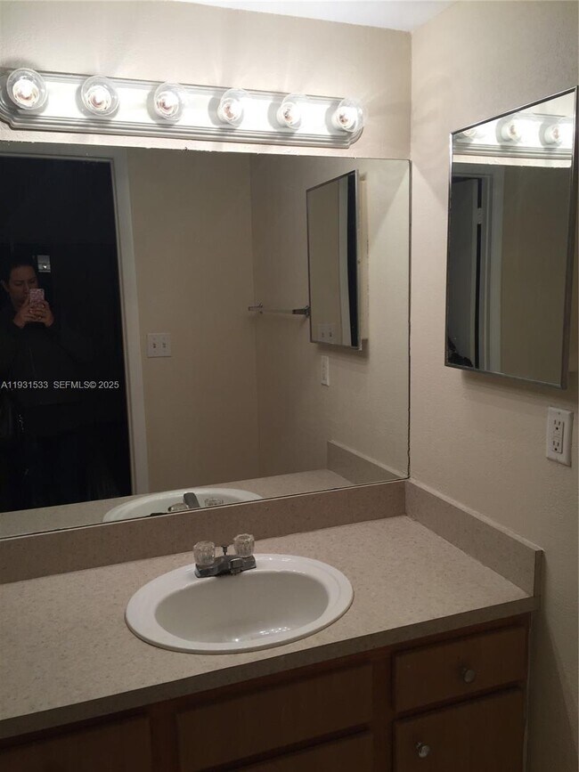 Building Photo - 2445 SW 18th Terrace