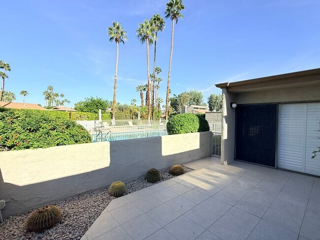 Building Photo - Beautifully Remodeled Condo in Saddlerock Estates