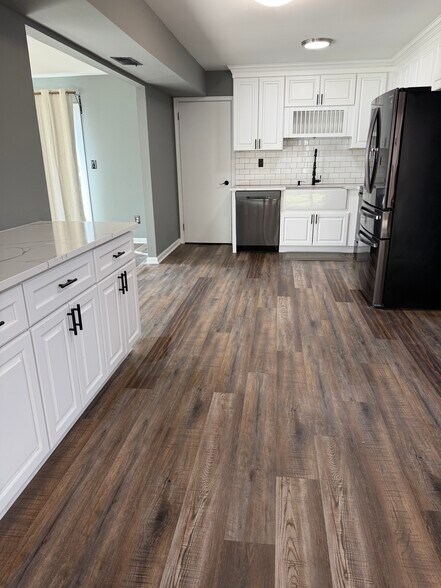 Kitchen/ Eat In Kitchen - 87 Village Dr