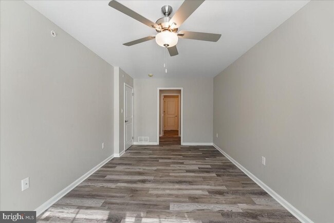 Building Photo - 552 Creek Rd