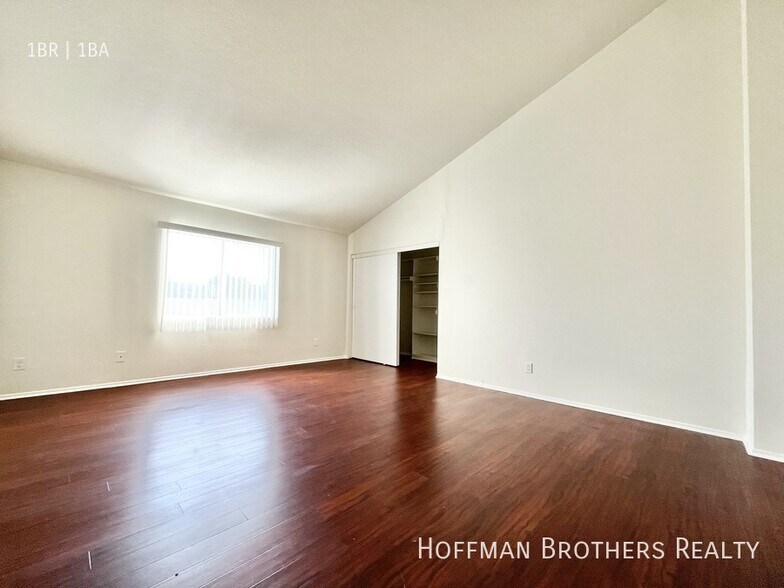 Building Photo - 5245 Riverton Ave