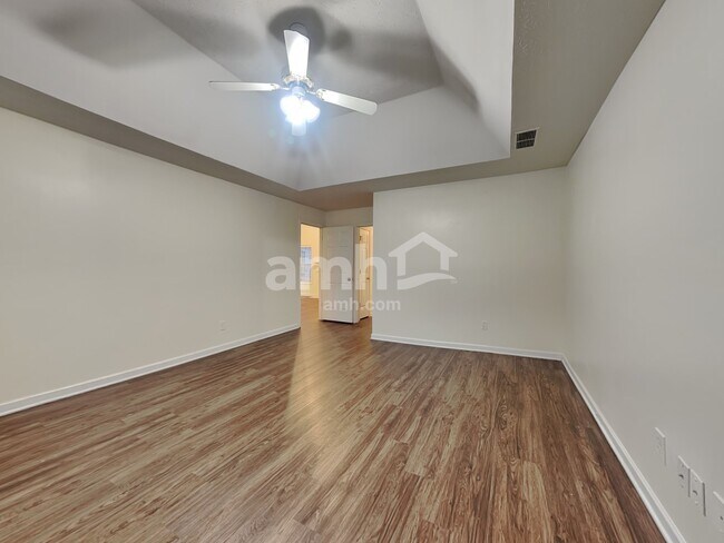 Building Photo - 1831 Green Oak Cir