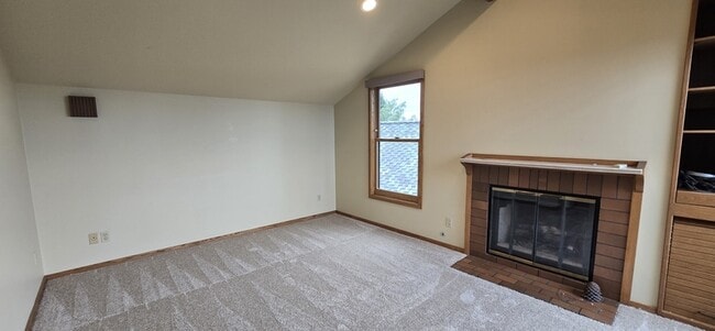 Building Photo - 3033 W Viewmont Wy W