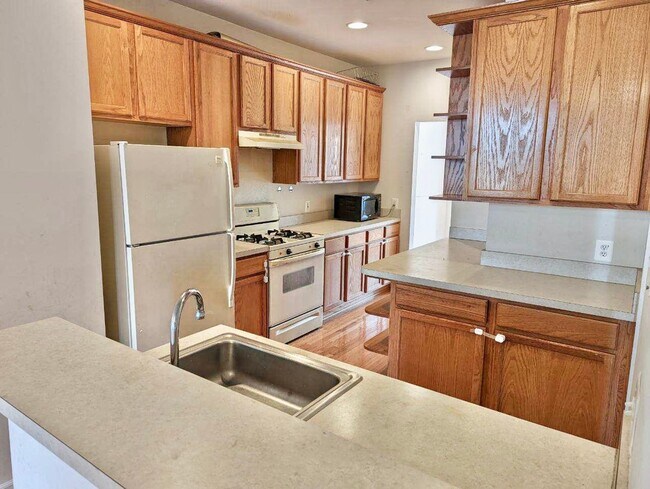 Building Photo - Beautiful home with 2 MBRs, 1-car garage.