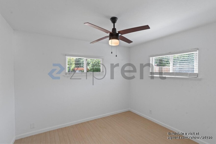 Building Photo - Unit