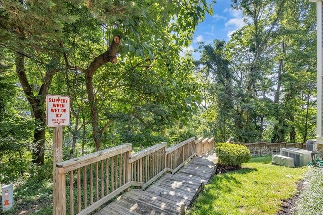 Building Photo - 314 Overlook Dr