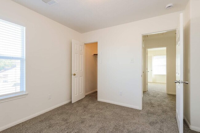 Building Photo - 1511 Weiland Manor Ln