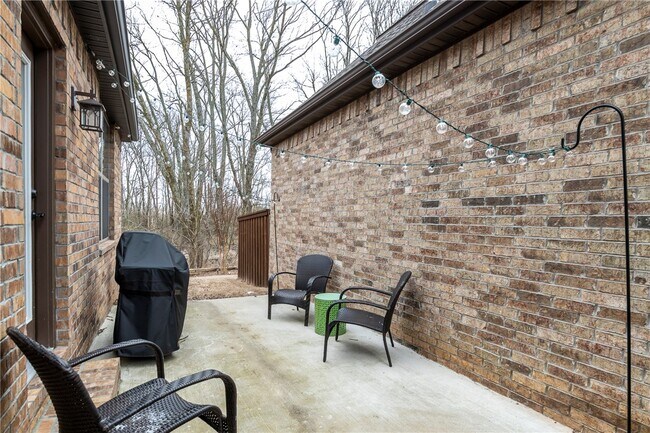 Building Photo - 1706 SW Riverstone Rd
