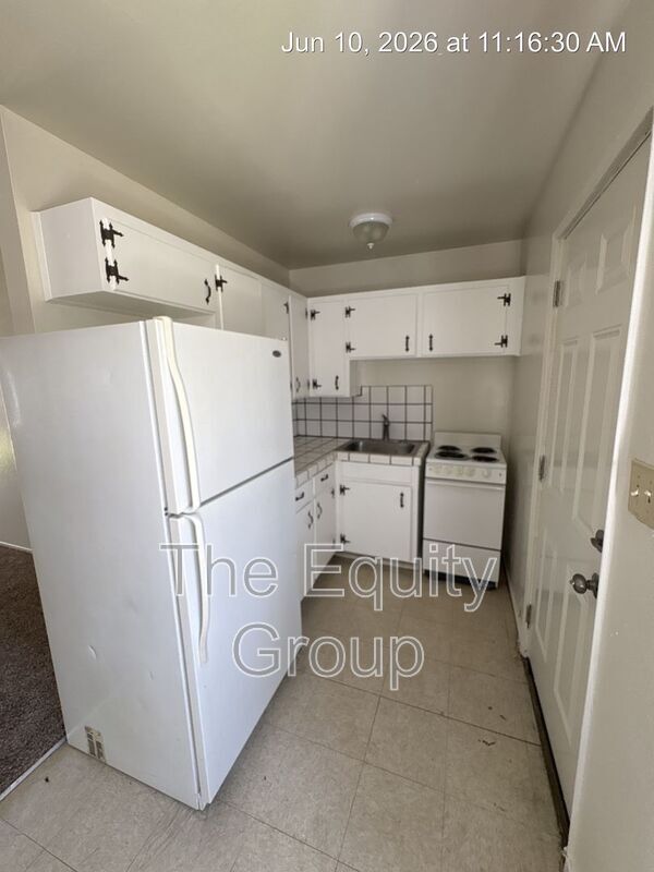 Building Photo - 331 E Elm St