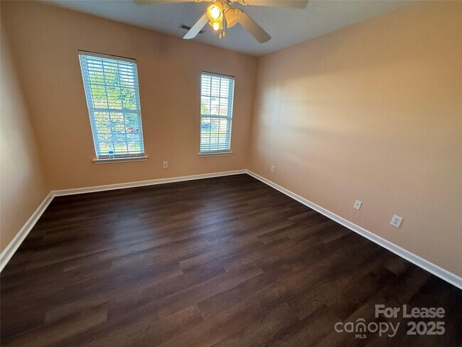 Building Photo - 11042 Woods Corner Ct
