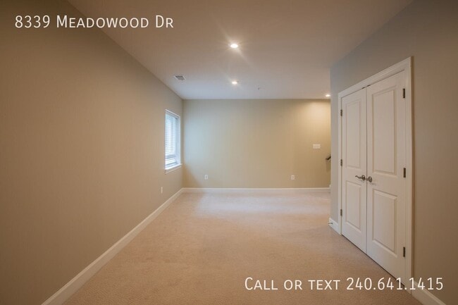 Building Photo - 8339 Meadowood Dr