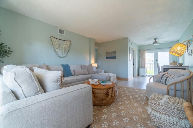 Building Photo - 6520 N Ocean Blvd