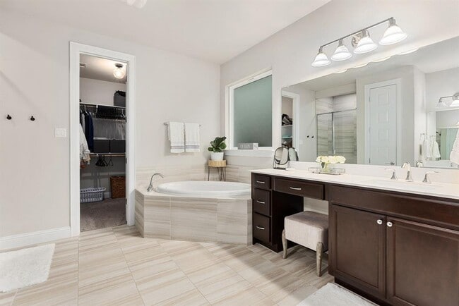 Building Photo - 6720 Verona Pl