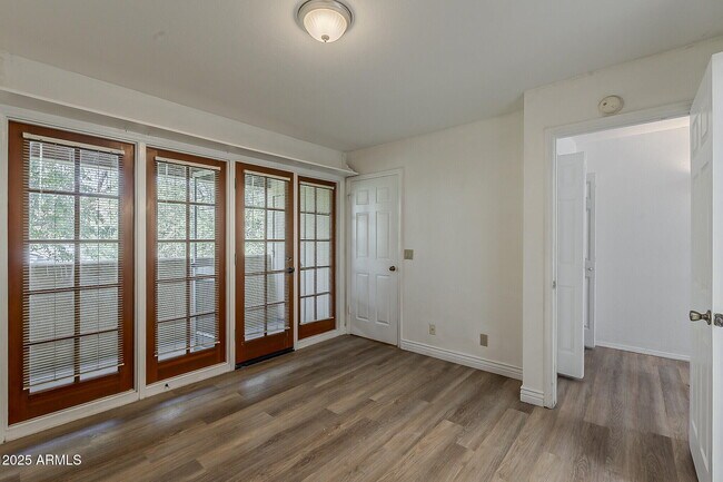 Building Photo - 1028 S Ash Ave