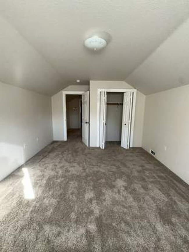 Building Photo - Dog Friendly Property!