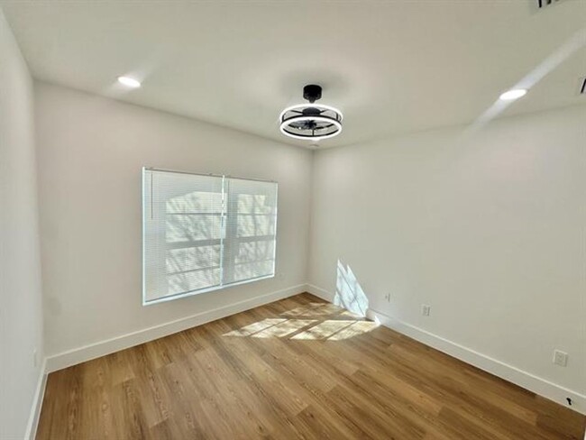 Building Photo - 931 N J St