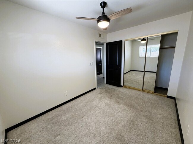 Building Photo - 328 N Linn Ln