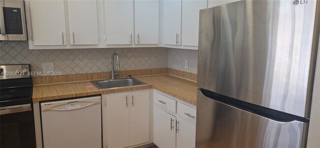 Building Photo - 21810 Cypress Cir
