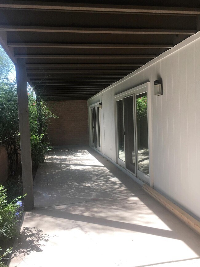 Building Photo - 4846 E Placita Arenosa