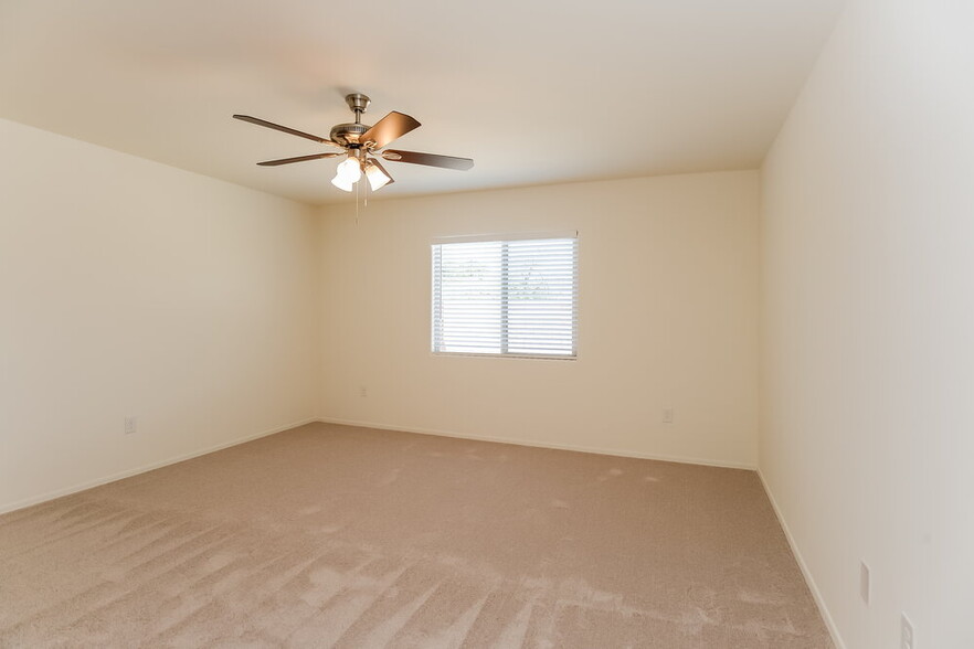 Building Photo - 12819 N Peony Dr