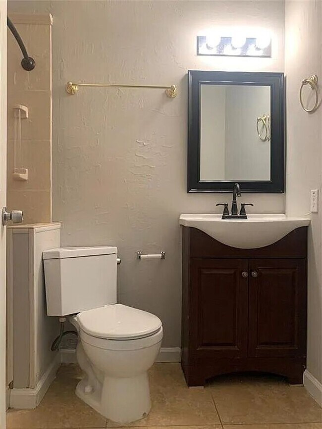 Building Photo - 8113 Chesham Dr