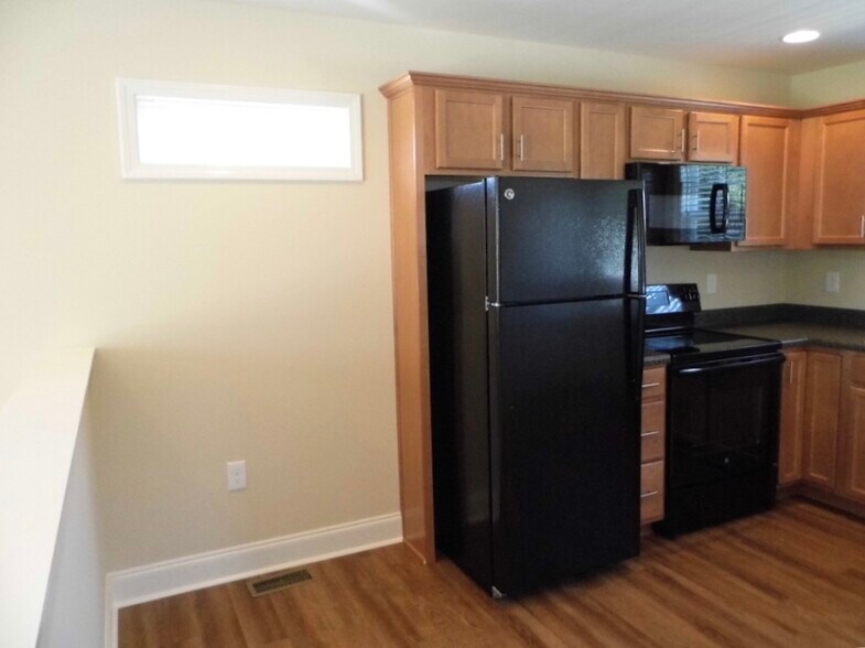 Eat-in kitchen for that fabulous bistro set - 2312-A Belle Ave NE