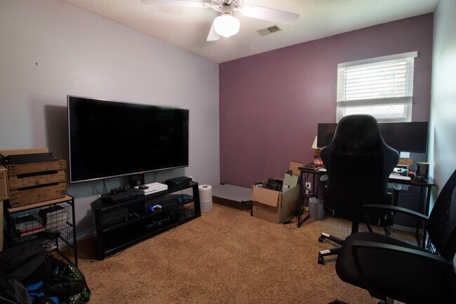 Building Photo - 1711 Orange Grove Shores Dr