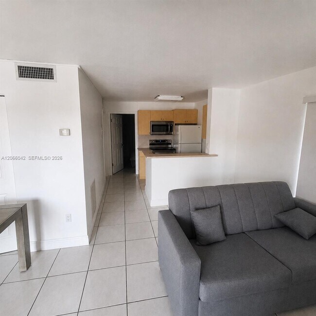 Building Photo - 7151 Miami Lakes Dr