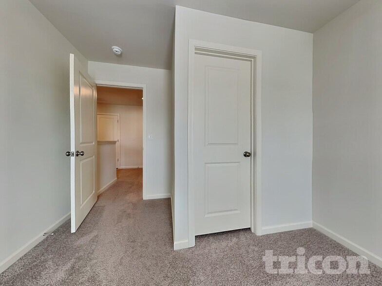 Building Photo - 210 Coventry Ct