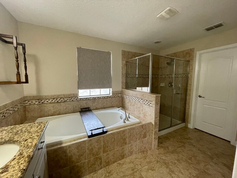 Building Photo - 2293 Victoria Dr