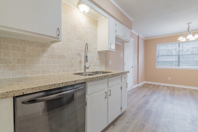 Building Photo - 510 Alison St