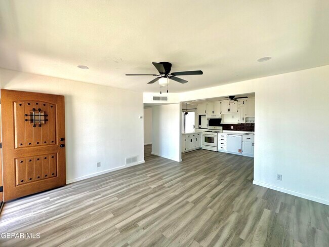 Building Photo - 4981 Winthrop Dr