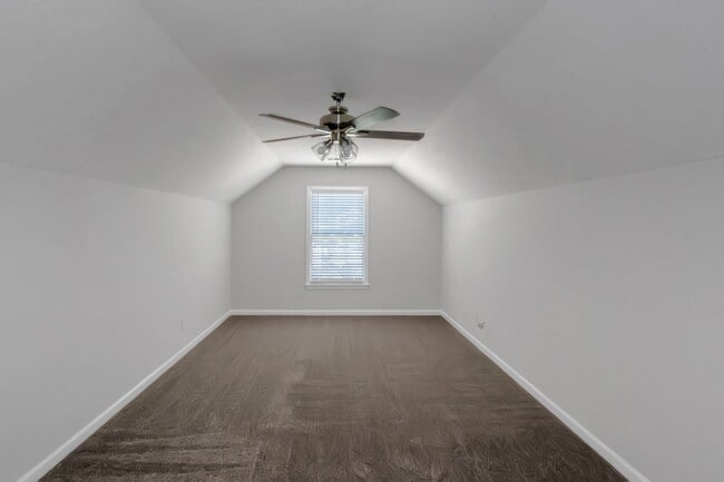 Building Photo - Don’t Miss This Beautiful 4BR/2BA Home wit...