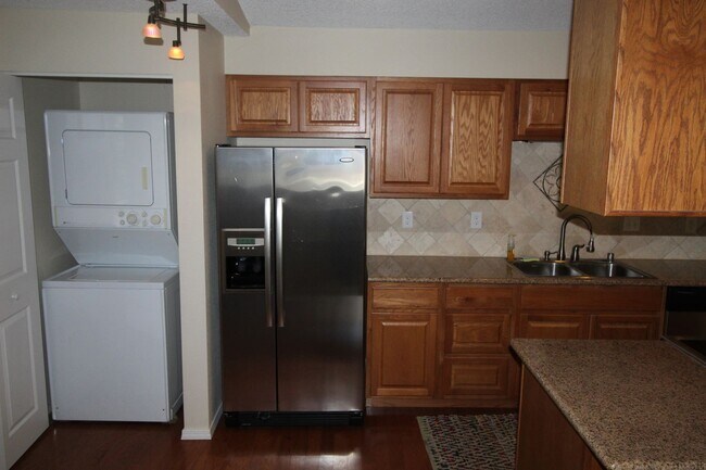 Building Photo - 108 E Weile Ave