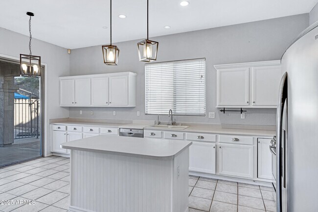 Building Photo - 2236 W Periwinkle Way