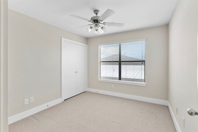 Building Photo - 8715 Meadowcroft Dr