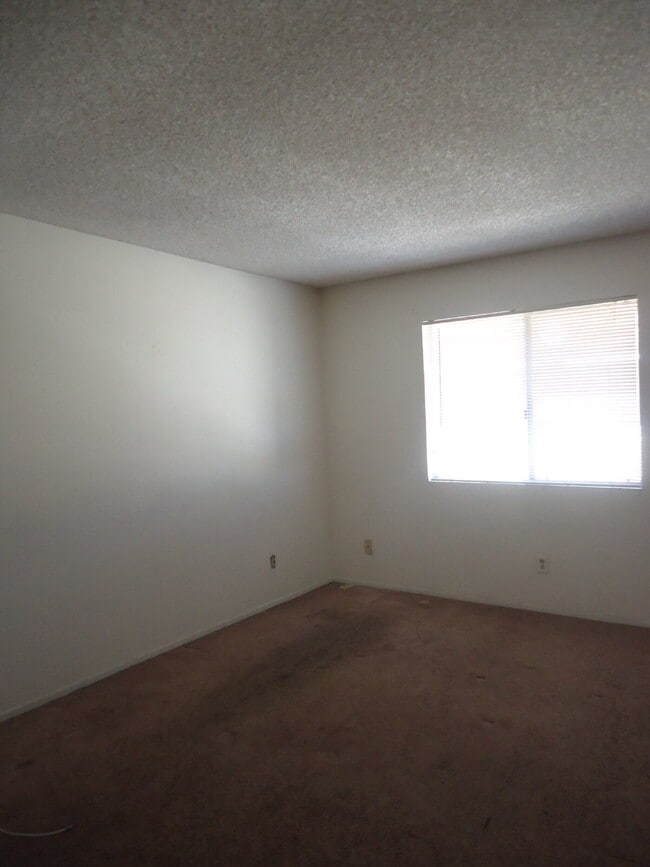 Building Photo - "Discover Coastal Living: Spacious 3-Bed, ...