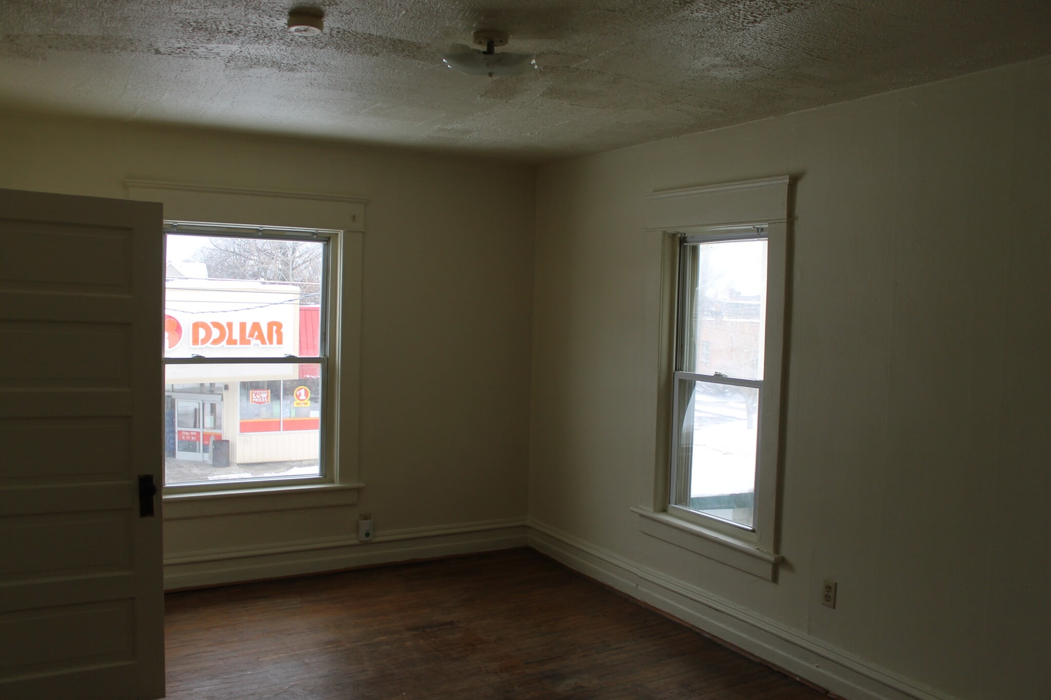 Building Photo - 457 W 8th St