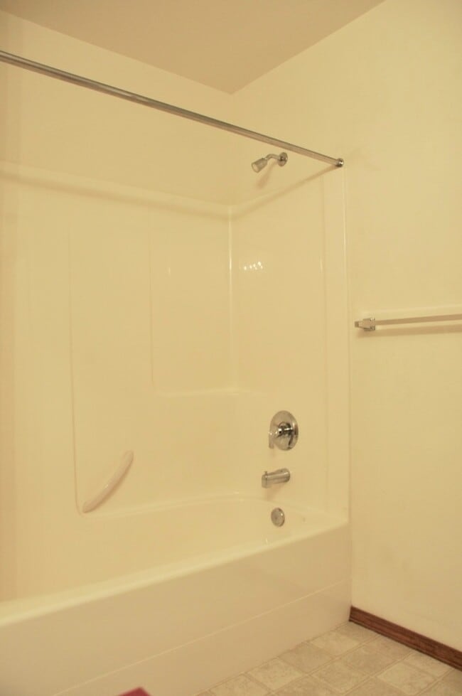 Building Photo - 3 bed 2 bath rancher with A/C