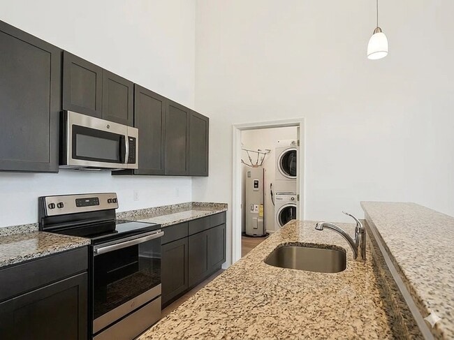 Building Photo - 75 Washington St