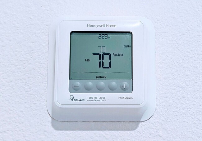 Building Photo - BEAUTIFUL 3-BEDROOM, 3-BATHROOM LUXURY TOW...